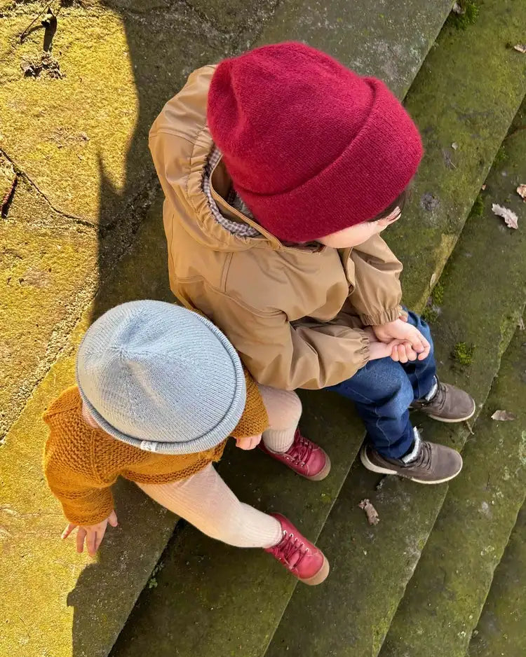 Produktfoto: Brighton Beanie, Strickanleitung für eine Hipster Mütze mit breitem Umschlag für Babies, Kinder und Erwachsene