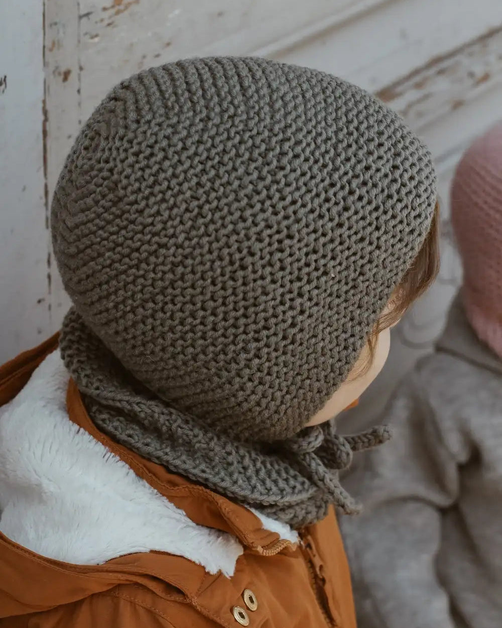 Maiahs Haube Produktfoto Babymütze mit Schnüren