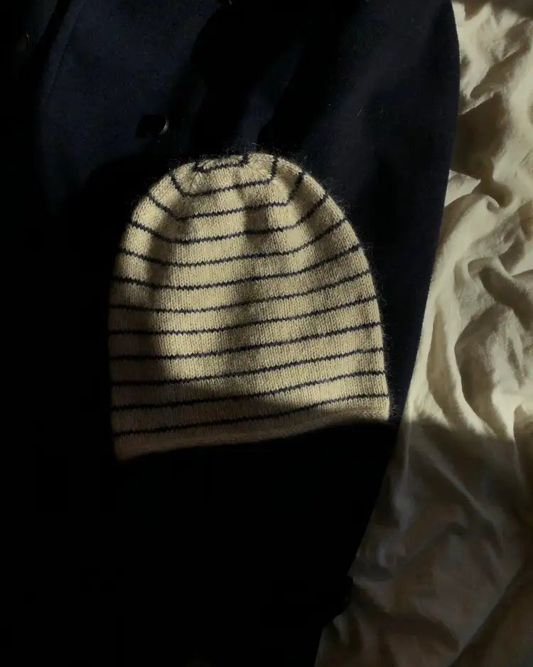 Produktfoto Emma's Beanie Erwachsenen-Größe gestreift dunkelblau beige