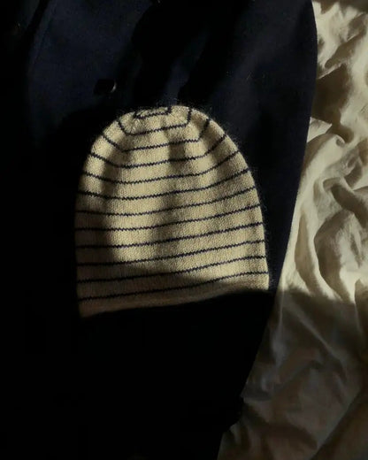 Produktfoto Emma's Beanie Erwachsenen-Größe gestreift dunkelblau beige