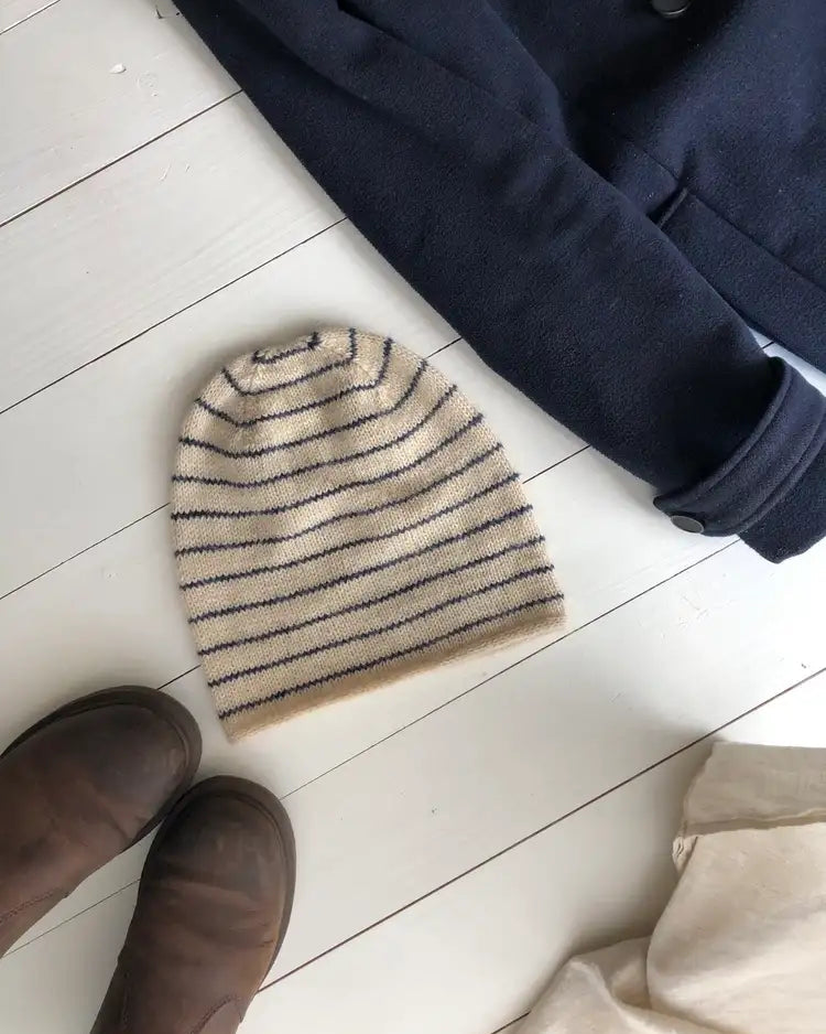 Produktfoto Emma's Beanie Erwachsenen-Größe gestreift dunkelblau beige
