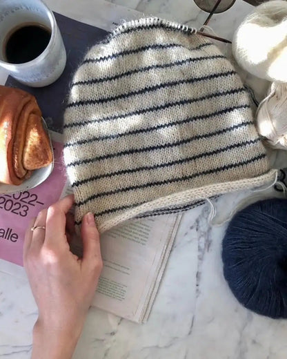 Produktfoto Emma's Beanie Erwachsenen-Größe gestreift dunkelblau beige