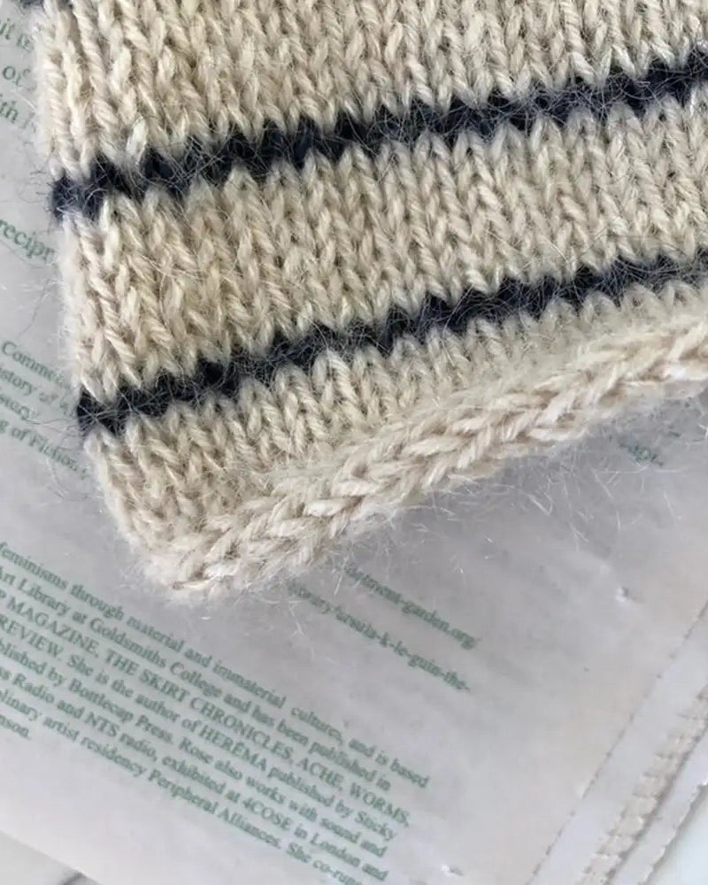 Produktfoto Emma's Beanie Erwachsenen-Größe gestreift dunkelblau beige