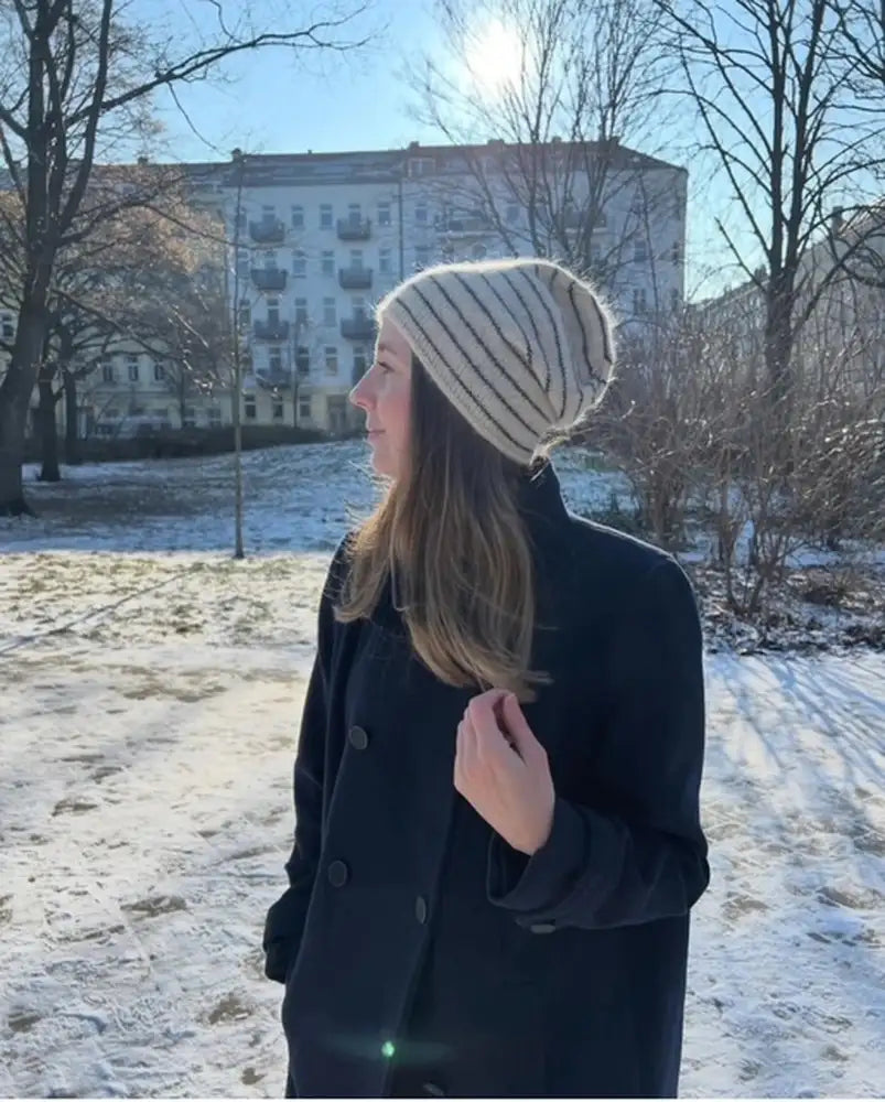 Produktfoto Emma's Beanie Erwachsenen-Größe gestreift dunkelblau beige