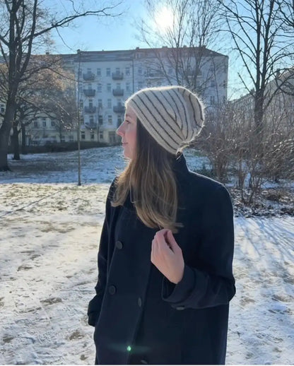 Produktfoto Emma's Beanie Erwachsenen-Größe gestreift dunkelblau beige