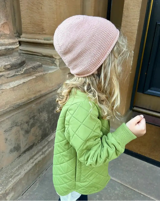 Produktfoto Emma's Beanie Strickanleitung rosa Kindermütze