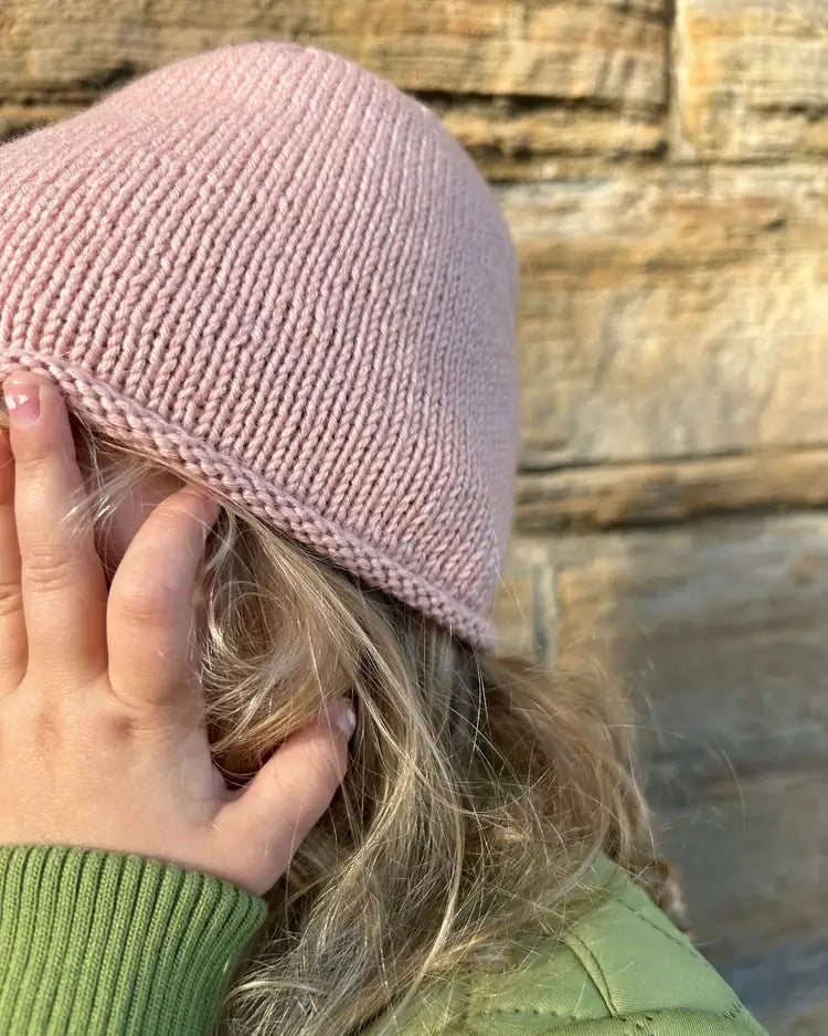 Produktfoto Emma's Beanie Strickanleitung rosa Kindermütze