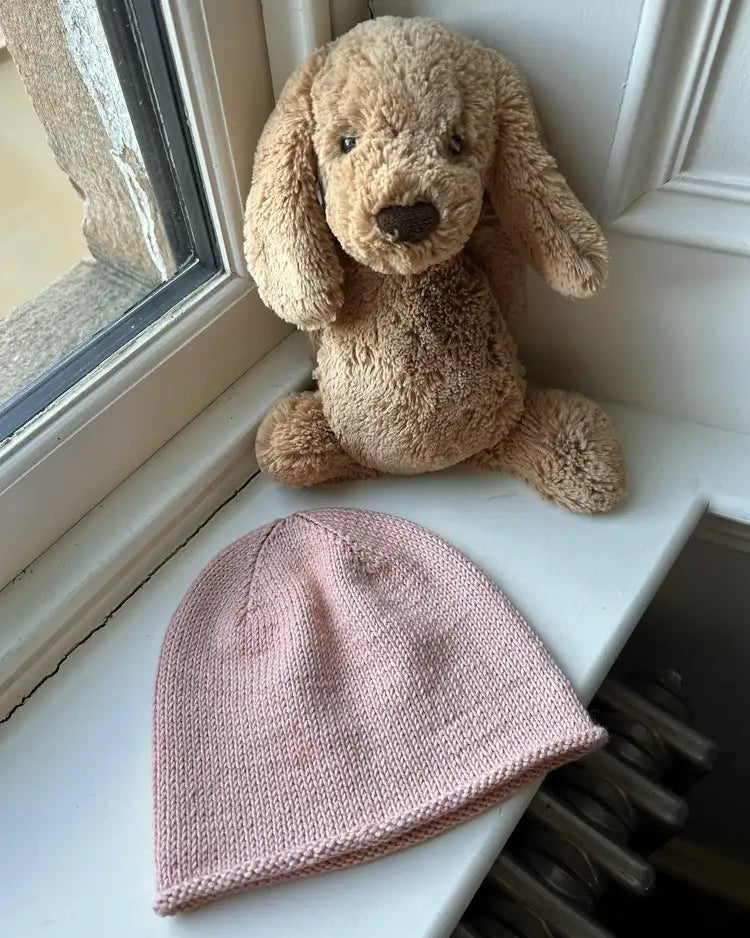 Produktfoto Emma's Beanie Strickanleitung rosa Kindermütze