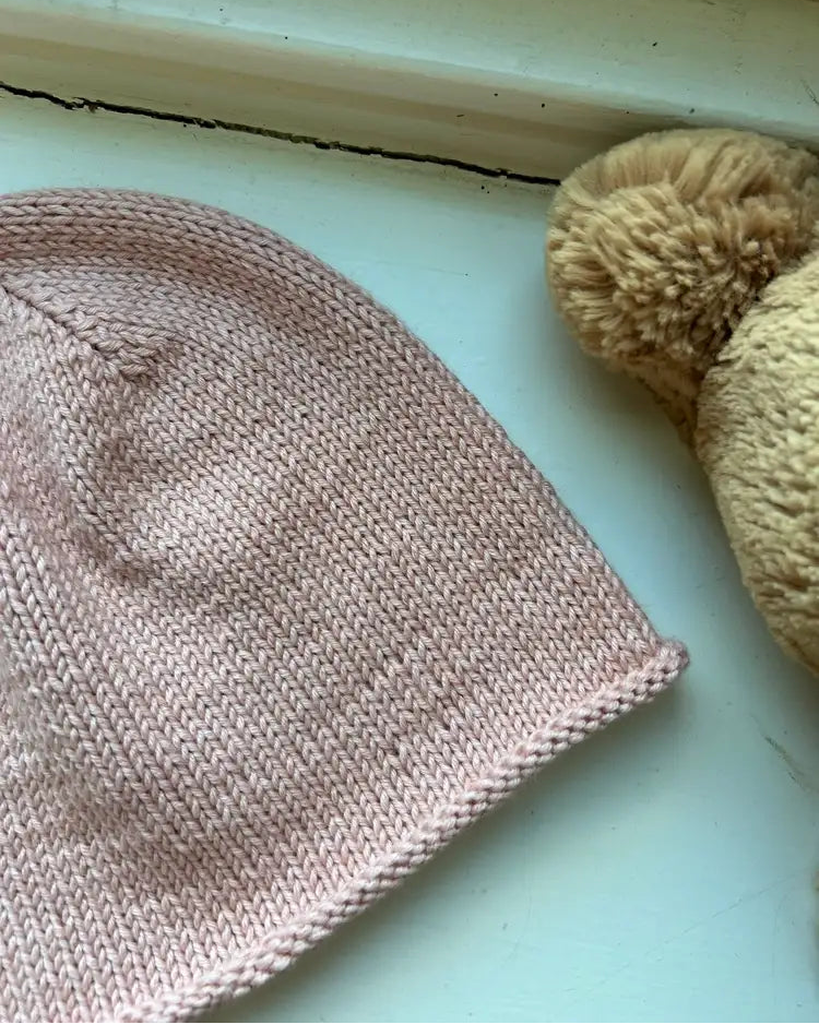 Produktfoto Emma's Beanie Strickanleitung rosa Kindermütze