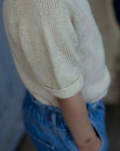 Produktfoto: Emma’s Tee, Strickanleitung für ein Kinder Tee Shirt in Raglan von oben