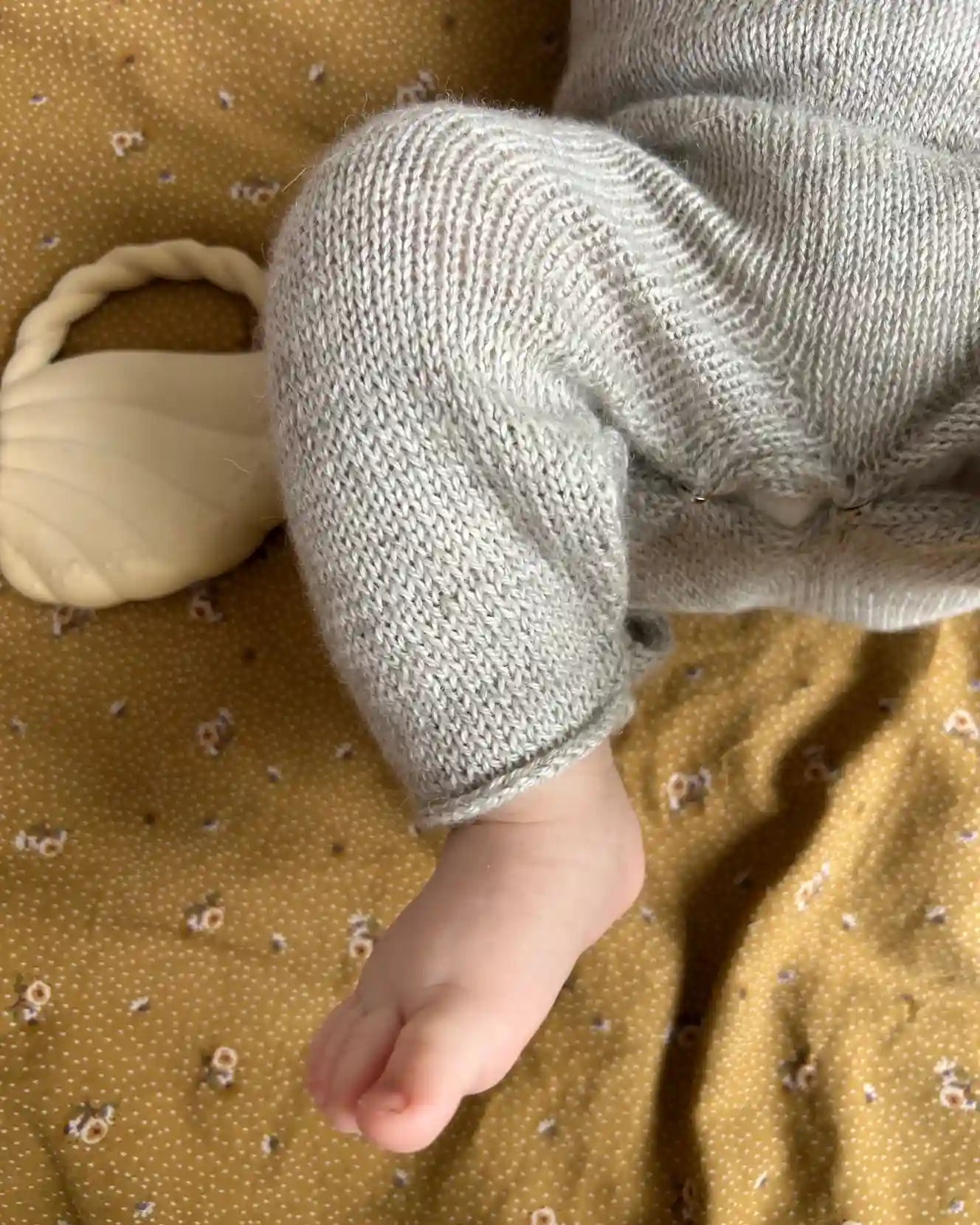 Babyanzug selbst gestrickt in grau Anleitung
