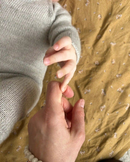 Babyanzug selbst gestrickt in grau Anleitung
