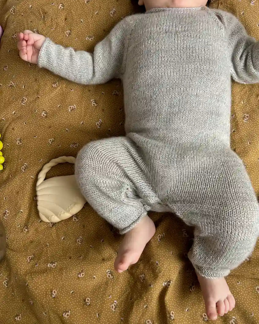 Babyanzug selbst gestrickt in grau Anleitung
