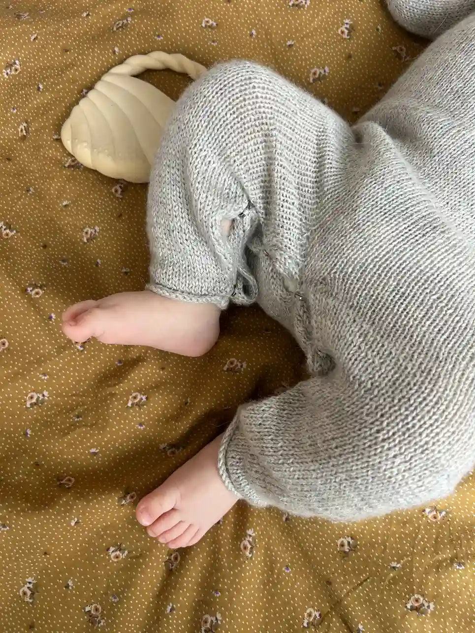 Babyanzug selbst gestrickt in grau Anleitung