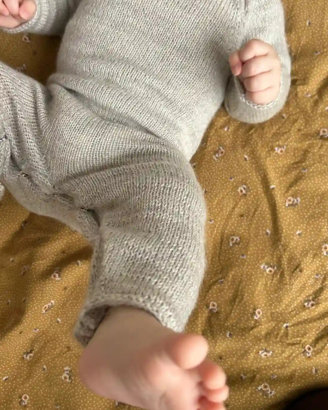 Babyanzug selbst gestrickt in grau Anleitung