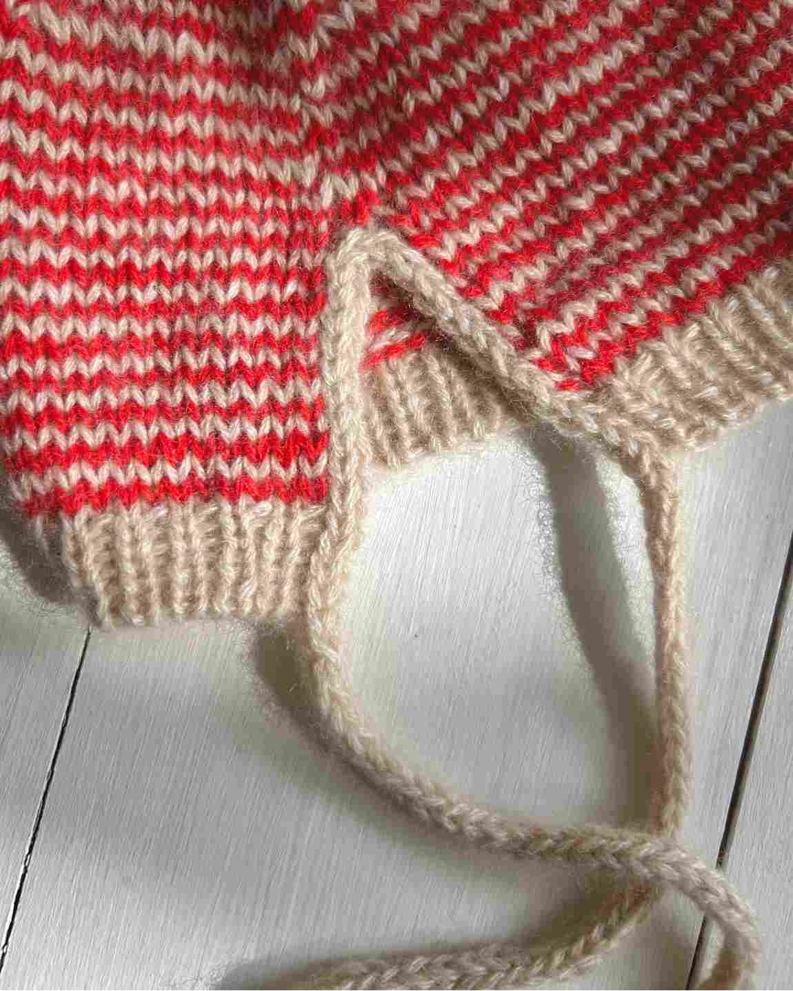 Babymütze rot weiß gestrickt handgestrickt
