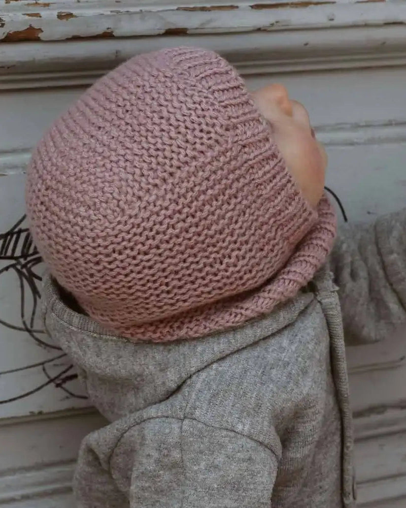 Produktfoto: Maiahs Balaklava, Strickanleitung für eine Baby Schlupfmütze