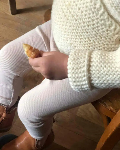 Produktfoto: Maiahs Wickeljäckchen, Strickanleitung für ein Babyjäckchen in Wickeloptik