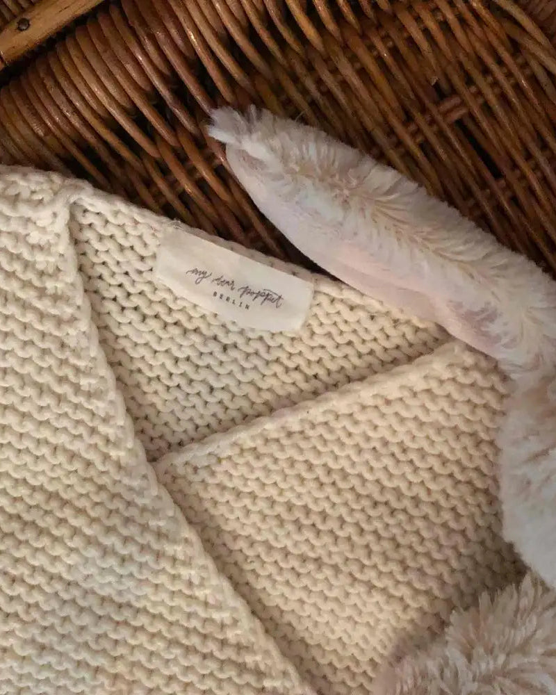 Produktfoto: Maiahs Wickeljäckchen, Strickanleitung für ein Babyjäckchen in Wickeloptik