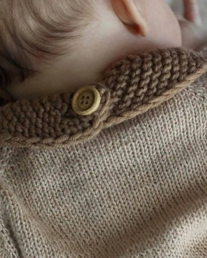 Produktfoto: Maiahs Halstuch, Strickanleitung für ein Baby Schal in kraus rechts