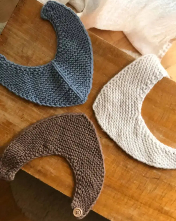 Produktfoto: Maiahs Halstuch, Strickanleitung für ein Baby Schal in kraus rechts