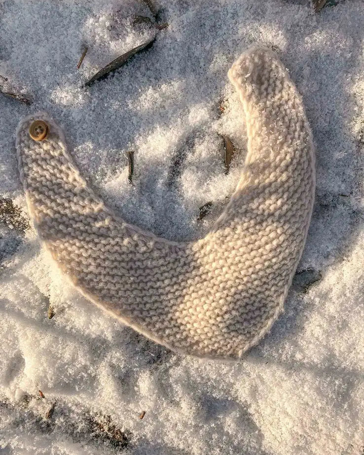 Produktfoto: Maiahs Halstuch, Strickanleitung für ein Baby Schal in kraus rechts