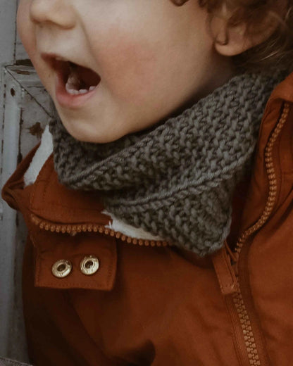 Produktfoto: Maiahs Loop Schal, Strickanleitung für ein Baby Loop Schal in kraus rechts