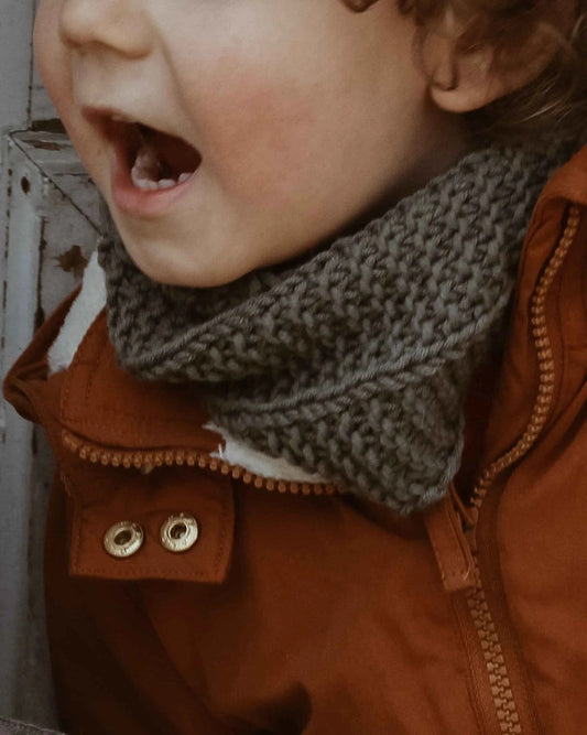 Produktfoto: Maiahs Loop Schal, Strickanleitung für ein Baby Loop Schal in kraus rechts