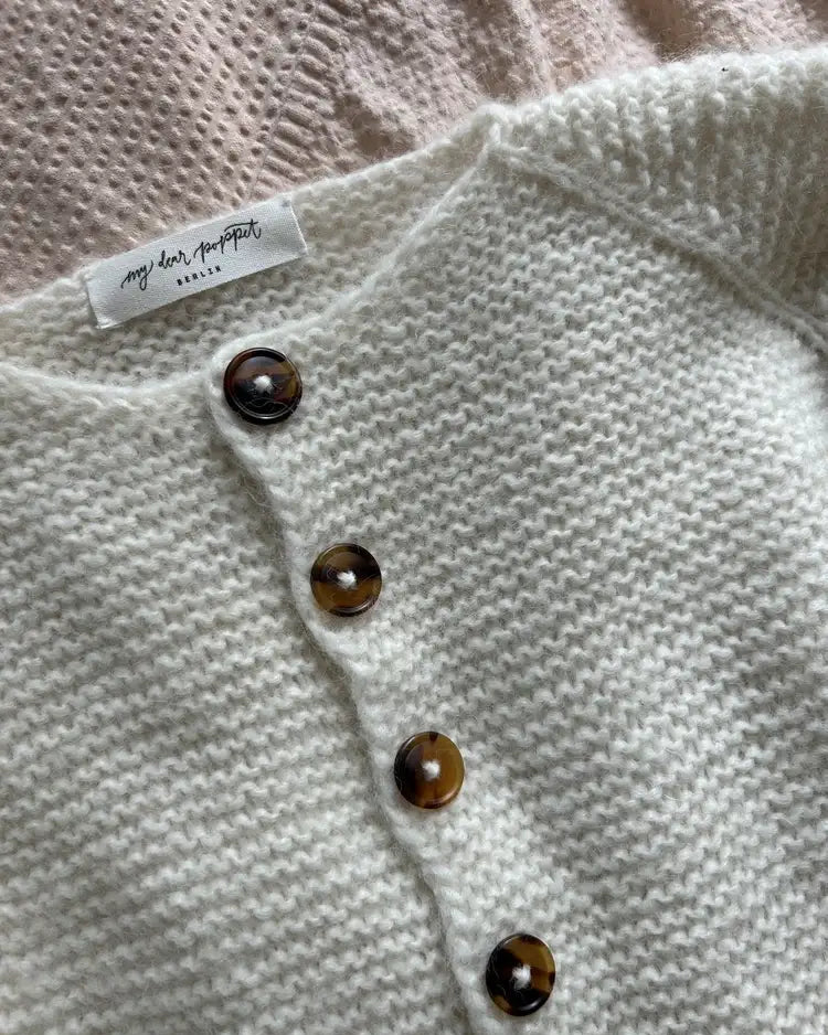 Produktfoto: Maiahs Raglanjckchen Strickanleitung für eine Kinder-Strickjacke in kraus rechts in Raglan von oben