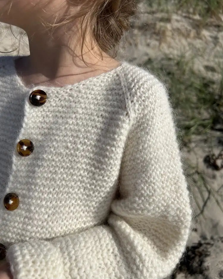 Produktfoto: Maiahs Raglanjckchen Strickanleitung für eine Kinder-Strickjacke in kraus rechts in Raglan von oben