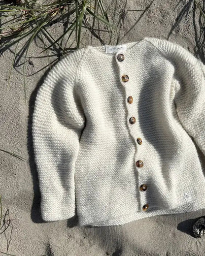 Produktfoto: Maiahs Raglanjckchen Strickanleitung für eine Kinder-Strickjacke in kraus rechts in Raglan von oben