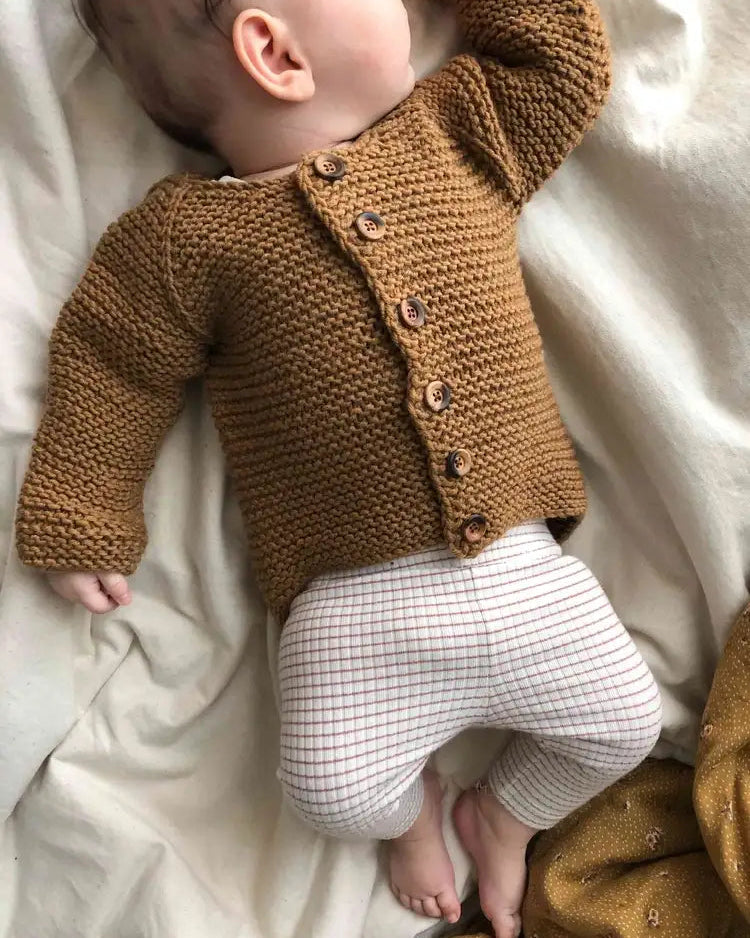 Produktfoto: Maiahs Raglanjäckchen, Strickanleitung für eine Baby Strickjacke in Raglanoptik