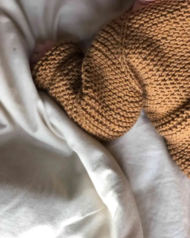 Produktfoto: Maiahs Raglanjäckchen, Strickanleitung für eine Baby Strickjacke in Raglanoptik