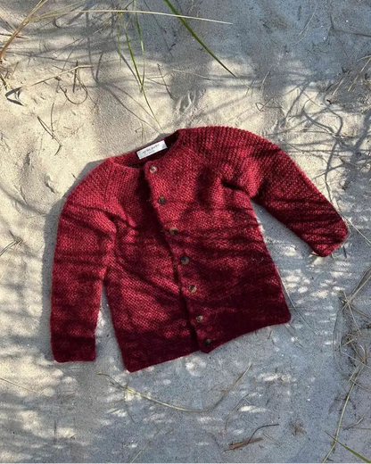 Produktfoto: Maiahs Raglanjäckchen, Strickanleitung für eine Baby Strickjacke in Raglanoptik