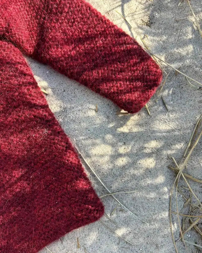 Produktfoto: Maiahs Raglanjäckchen, Strickanleitung für eine Baby Strickjacke in Raglanoptik