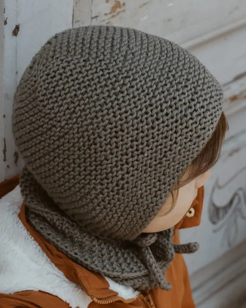 Maiahs Haube Produktfoto Babymütze mit Schnüren