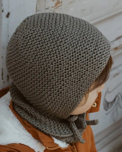 Maiahs Haube Produktfoto Babymütze mit Schnüren