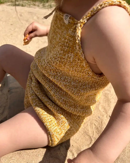 Produktfoto: Sylvie's Strampler, Strickanleitung für einen Sommer Babystrampler in Raglan von oben