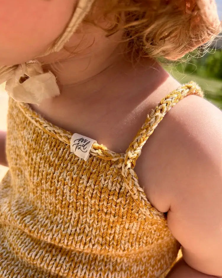 Produktfoto: Sylvie's Strampler, Strickanleitung für einen Sommer Babystrampler in Raglan von oben