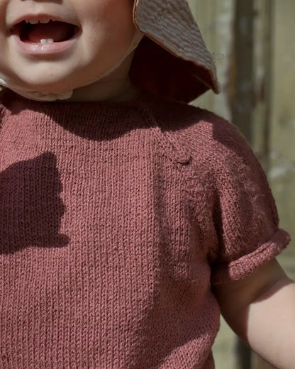 Produktfoto: Sylvie's Summer Suit, Strickanleitung für einen Sommer Babystrampler in Raglan von oben