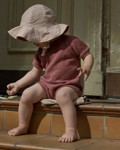 Produktfoto: Sylvie's Summer Suit, Strickanleitung für einen Sommer Babystrampler in Raglan von oben