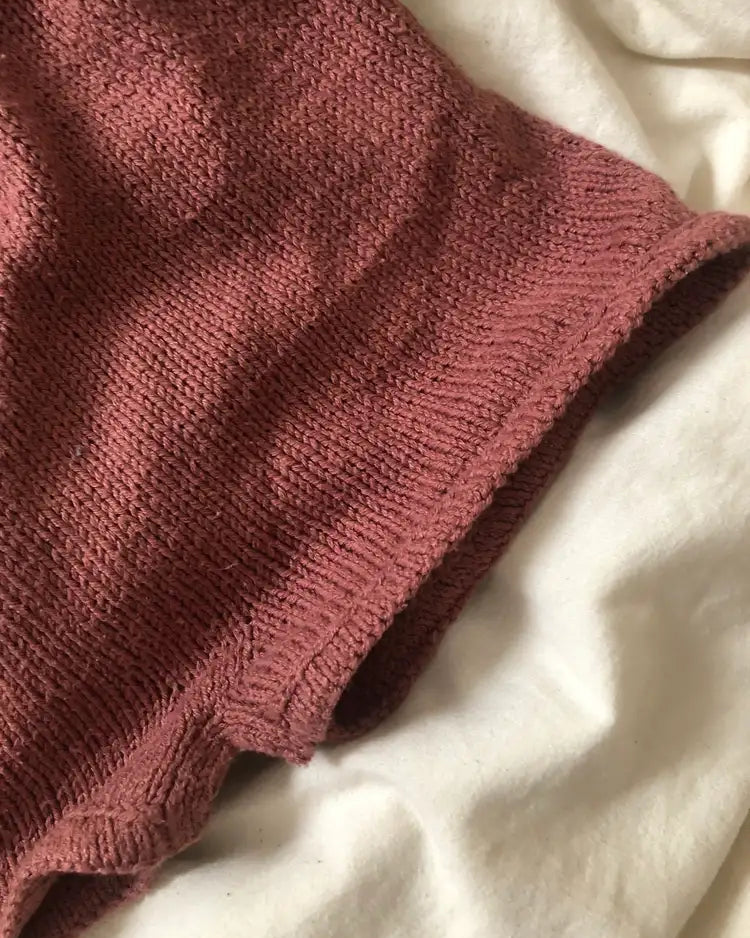 Produktfoto: Sylvie's Summer Suit, Strickanleitung für einen Sommer Babystrampler in Raglan von oben