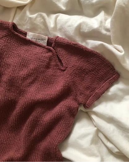 Produktfoto: Sylvie's Summer Suit, Strickanleitung für einen Sommer Babystrampler in Raglan von oben