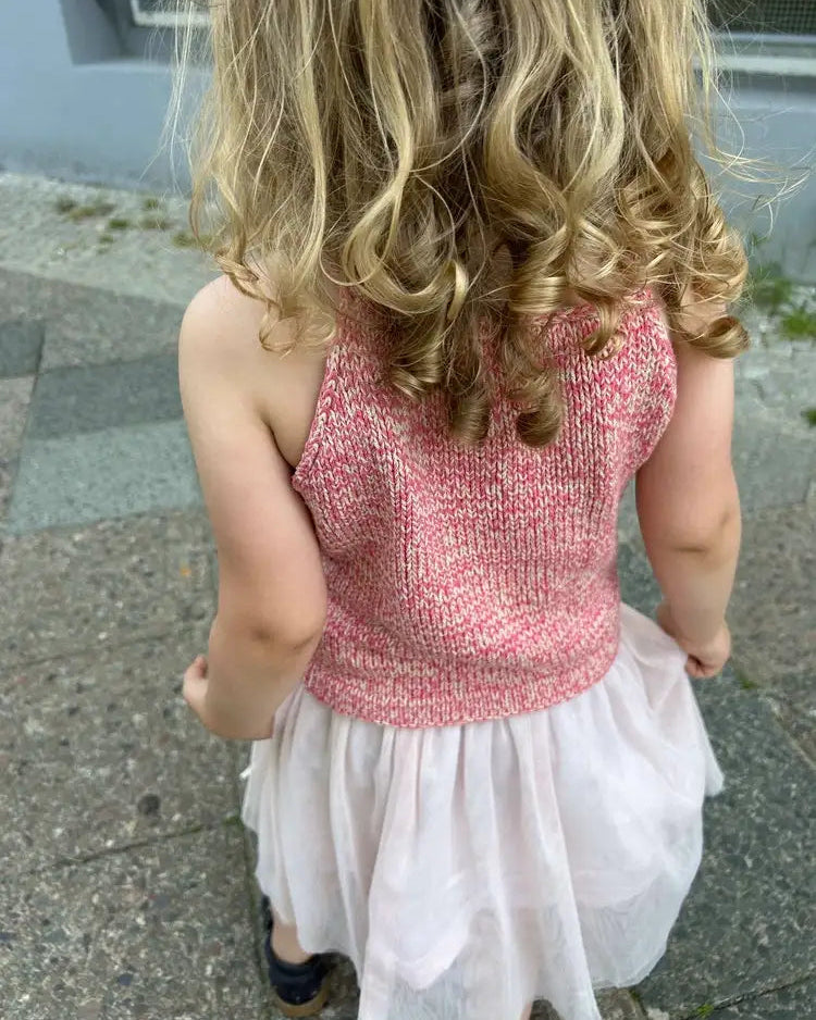 Produktfoto: Sylvie's Summer Top, Strickanleitung für ein Sommer Top für Babies und Kinder