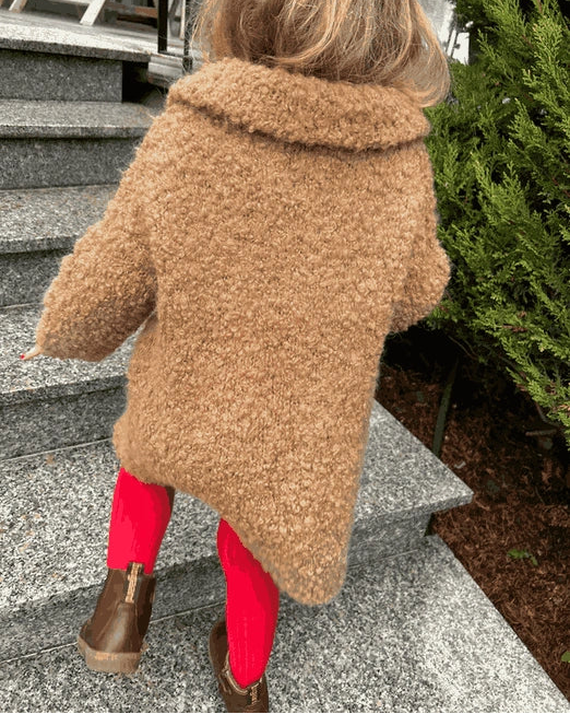 Teddy Coat Strickanleitung für Kinder aus Bouclé Garn